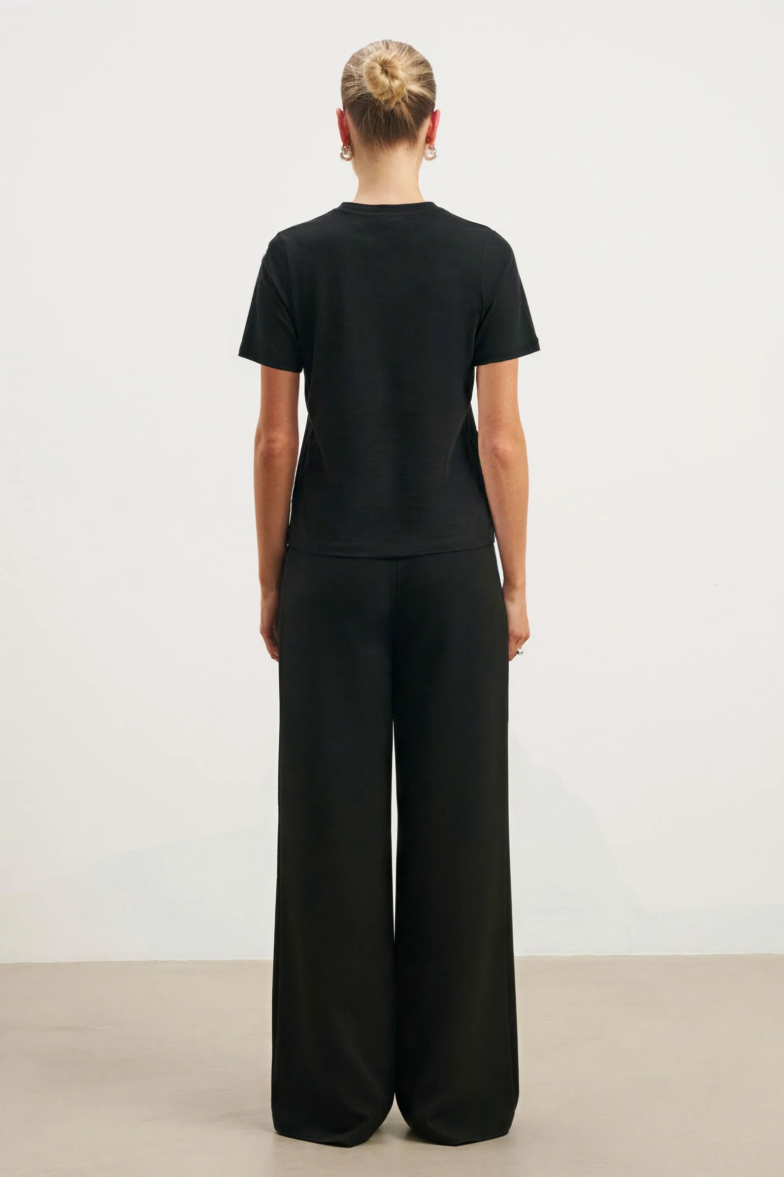 Classic Regular T Shirt - Black - Image 4